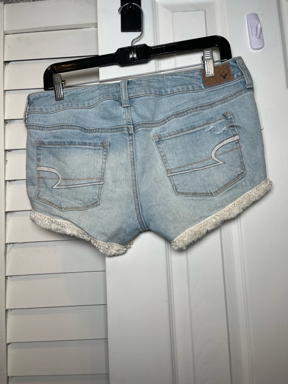 American Eagle Shortie Distressed Denim Shorts Lace Crochet Trim Size 10 - Picture 7 of 16
